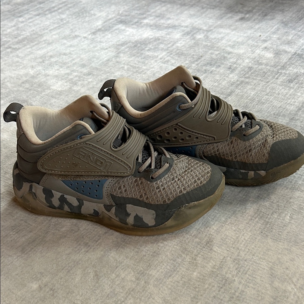 AND1 Kids Sneakers in Gray and Blue
